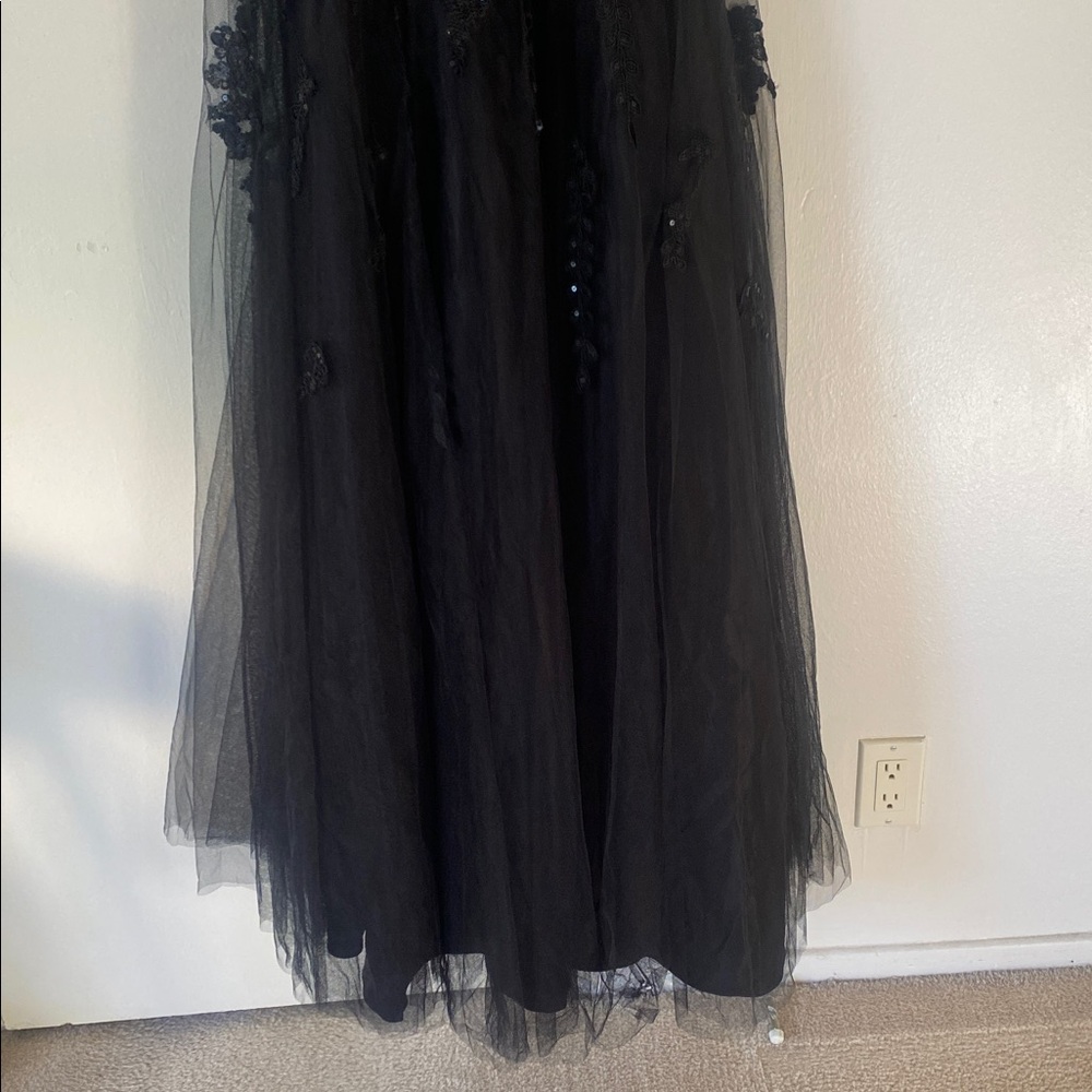 NWT BLACK SEQUIN LACE GOWN Size 4 BY JJS HOUSE - Picture 5 of 13